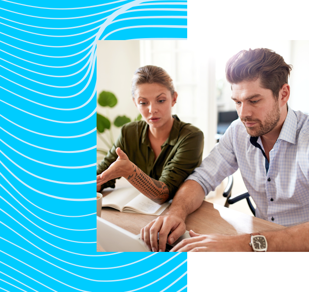 youngCoupke-working-together-laptop2